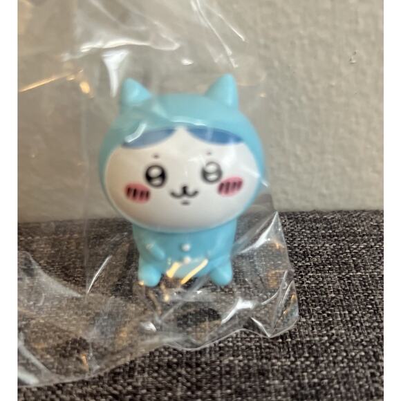 Chiikawa Hachiware Pajama Parties Gashapon Mini Figure Brand New US Seller - Picture 2 of 2